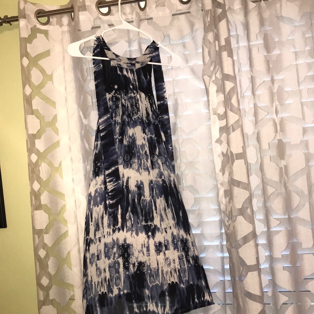 Cute flowy dress!